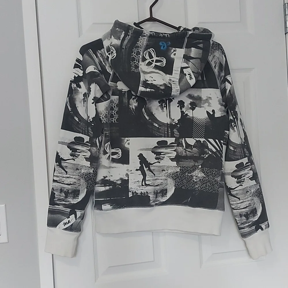 Aritzia TNA pullover hoodie.  Size small. - Picture 3 of 7